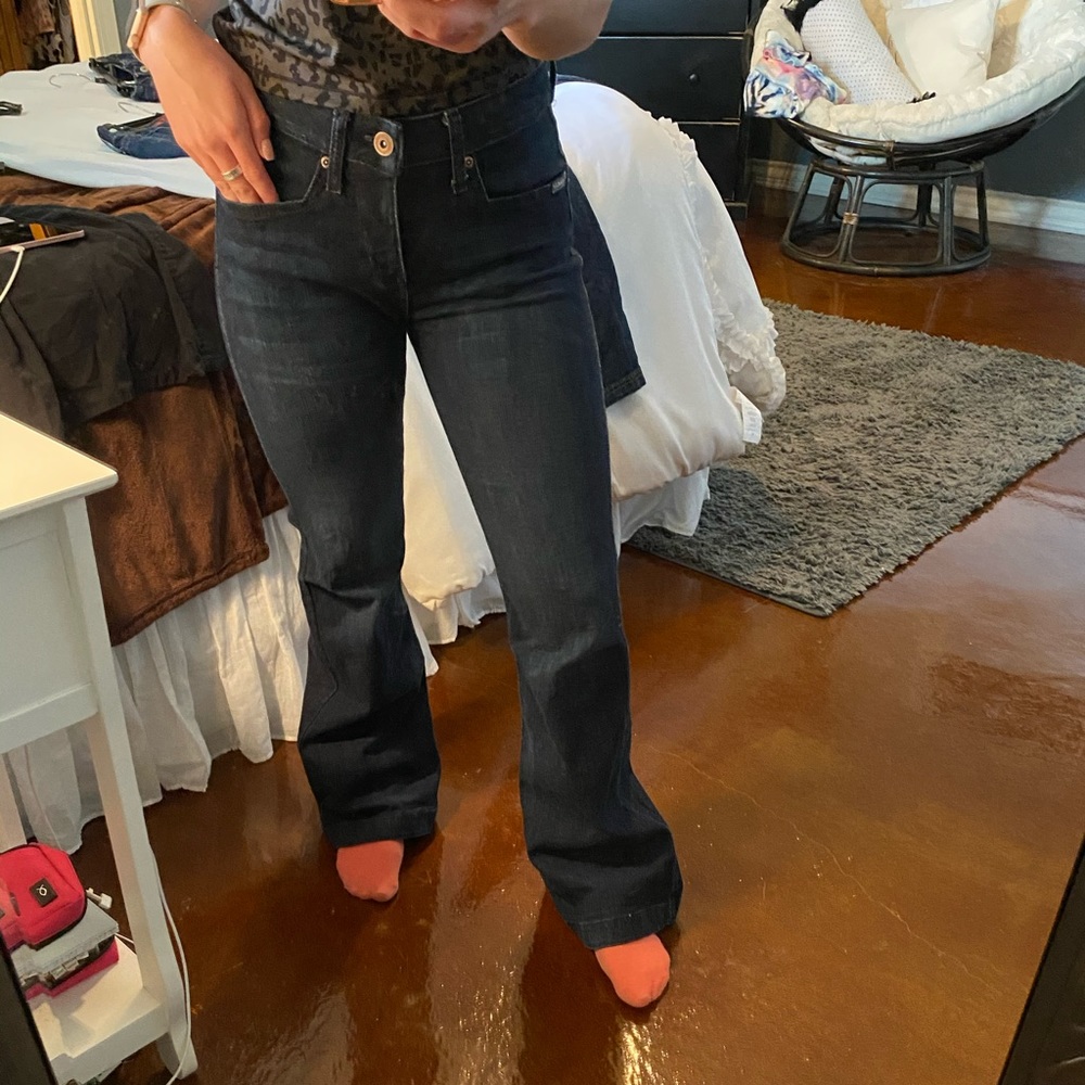 Cinch women’s boot cut jeans. dark wash.